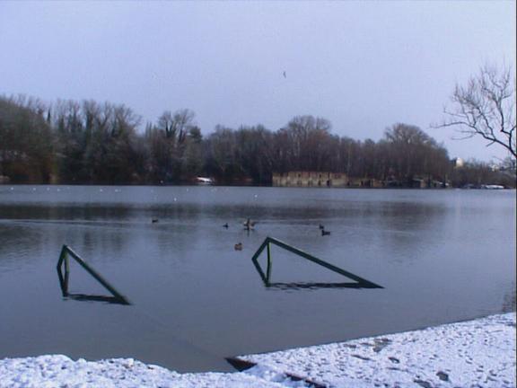 Le lac sous la neige